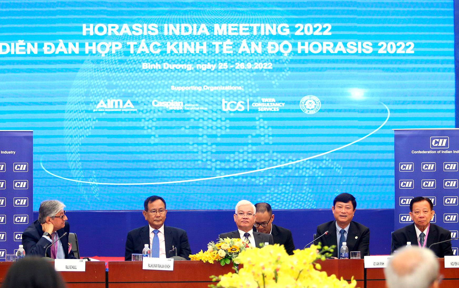 Đồng chí Võ Văn Minh - Chủ tịch UBND tỉnh tại Diễn đàn hợp tác kinh tế Horasis Ấn Độ 2022.